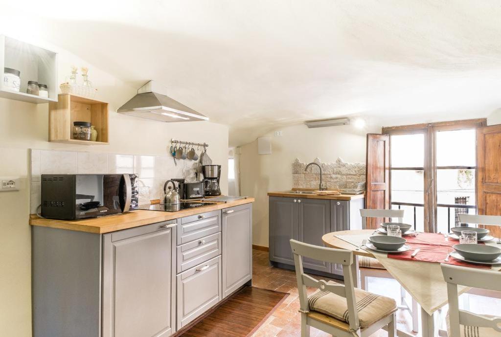 Lyon Apartment Anfiteatro Square, ลุคคา ภายนอก รูปภาพ