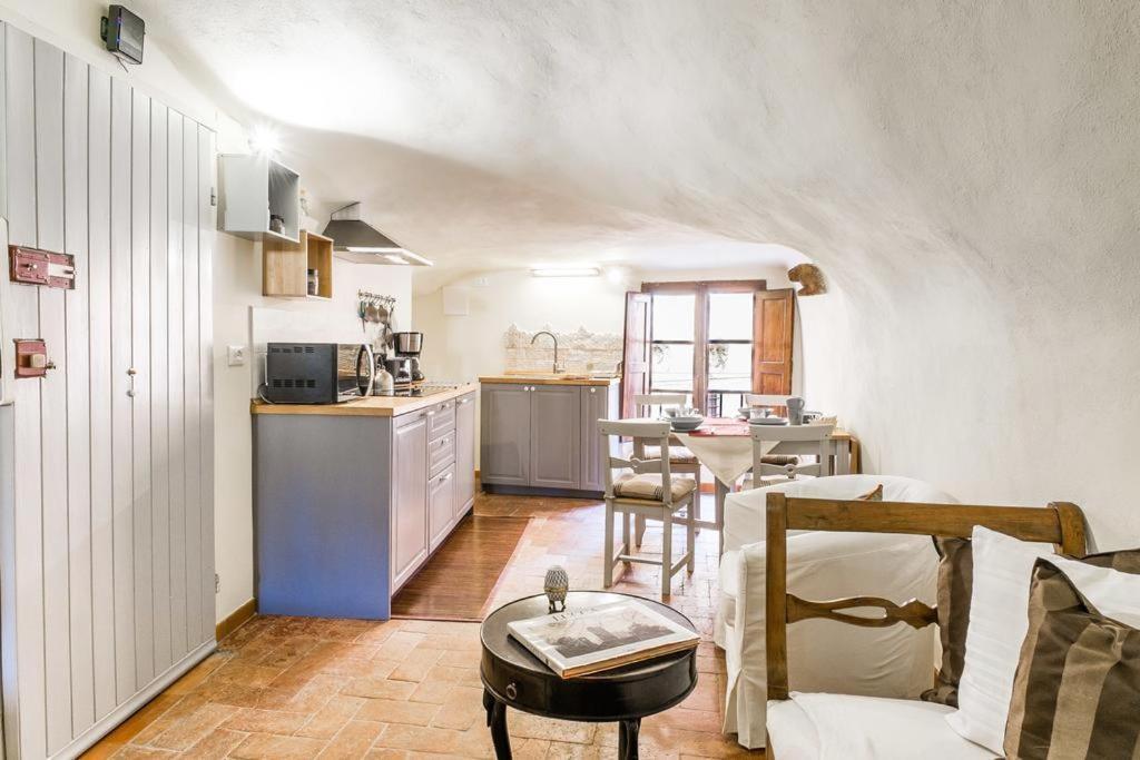 Lyon Apartment Anfiteatro Square, ลุคคา ภายนอก รูปภาพ