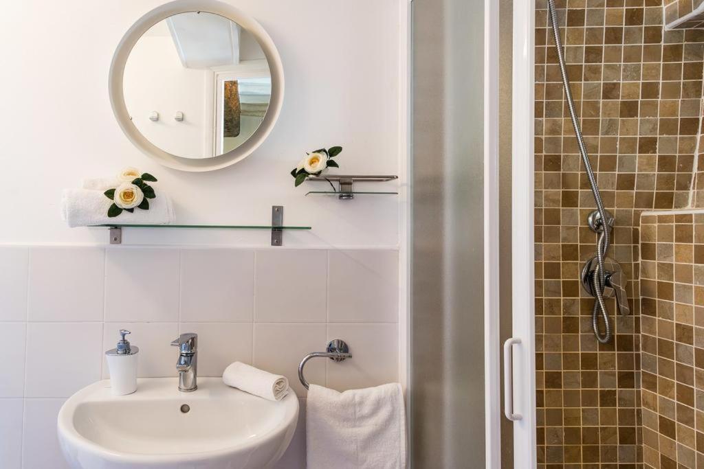 Lyon Apartment Anfiteatro Square, ลุคคา ภายนอก รูปภาพ