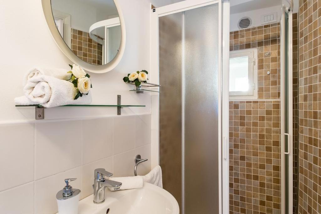 Lyon Apartment Anfiteatro Square, ลุคคา ภายนอก รูปภาพ